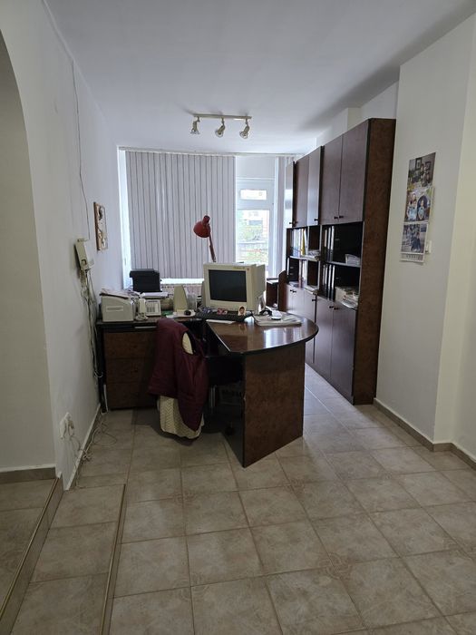 Дава се под наем Офис в Стара Загора, Център - 109 кв.м за 357 € - Снимка #8