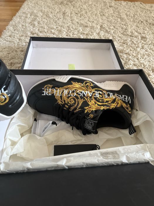 Pantofi versace barbatii noi numarul 42………..