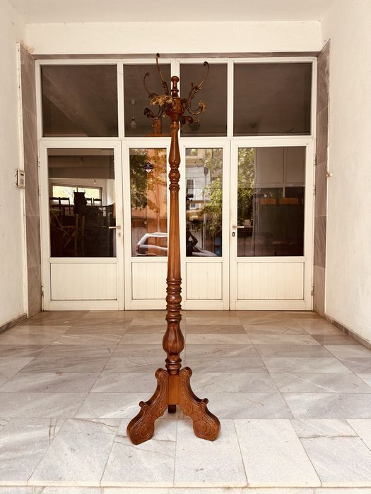 Старинна въртяща се дървена закачалка – необарок / Италия