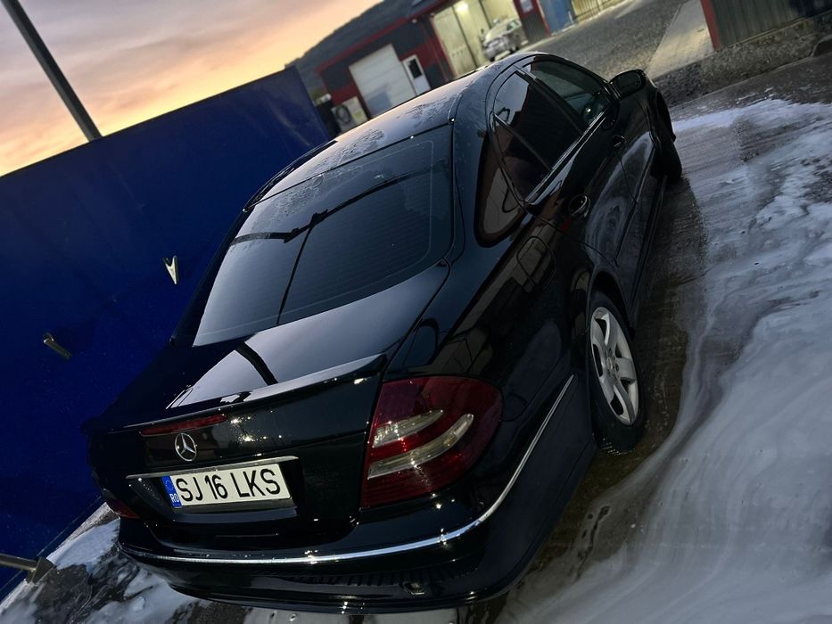 Vând Mercedes E-Class W211