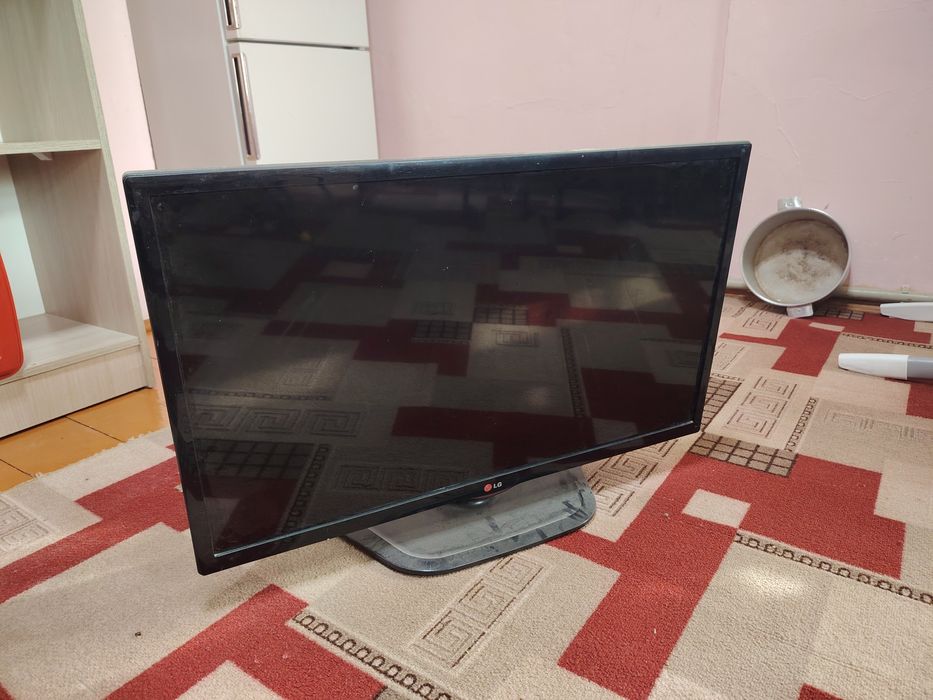 Телевизор lg . 81 см