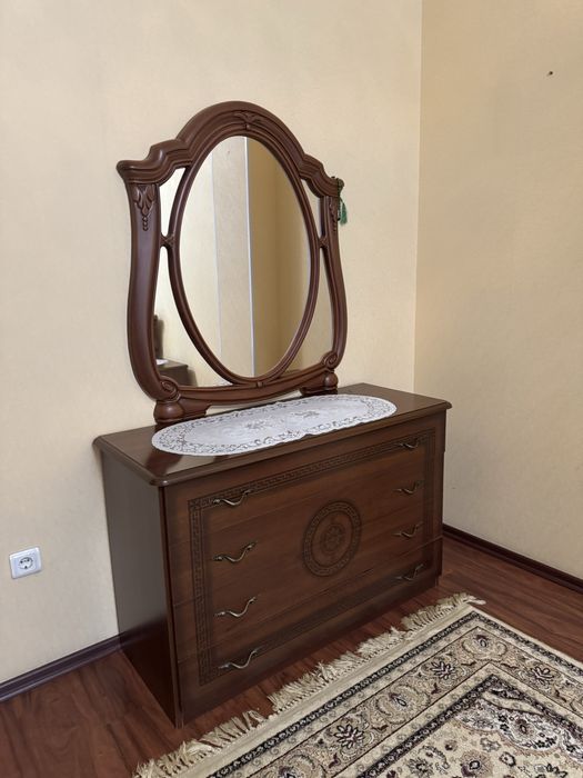 Подается спальный гарнитур