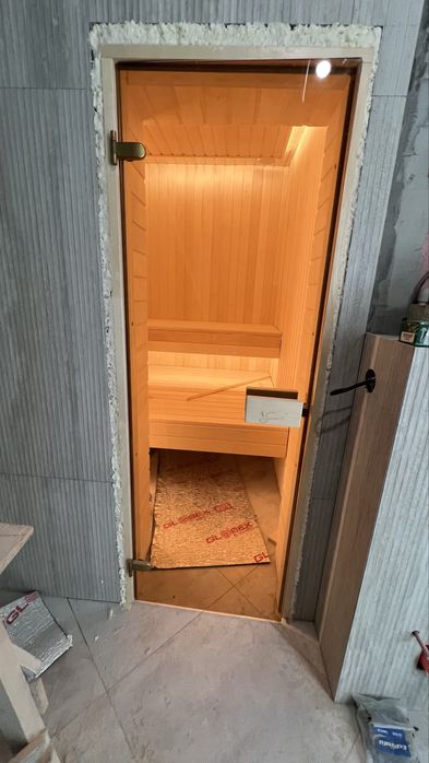 Дверь стеклянная для бани