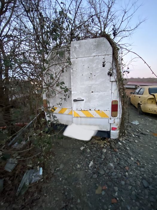 Мерцедес 207 и 308 на части