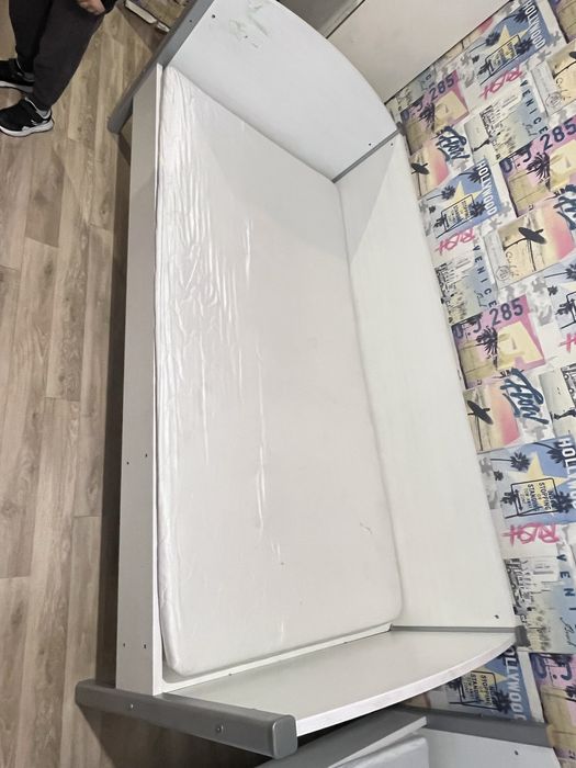 Срочно кровать продам!