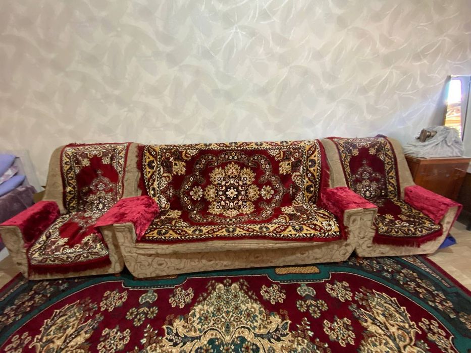 Dostim xotinimni oldimda sikadi