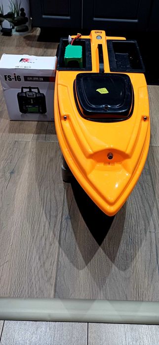 Нова лодка за захранка