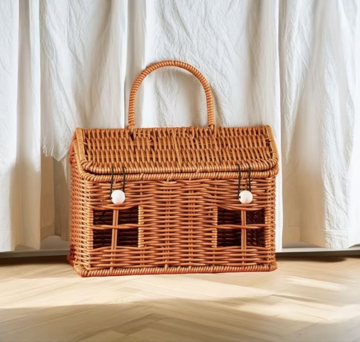 Корзина для пикника домик