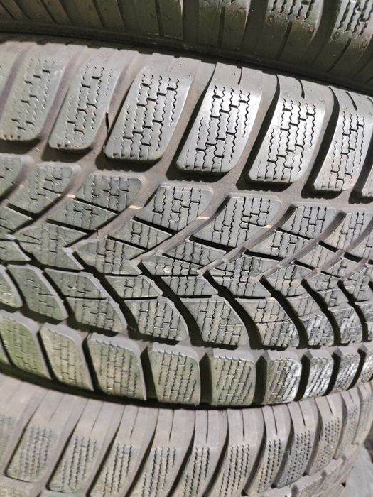 4 бр зимни 225/50/17 Dunlop 22г