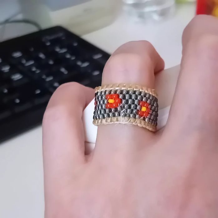 Бижута от стъклени мъниста синци