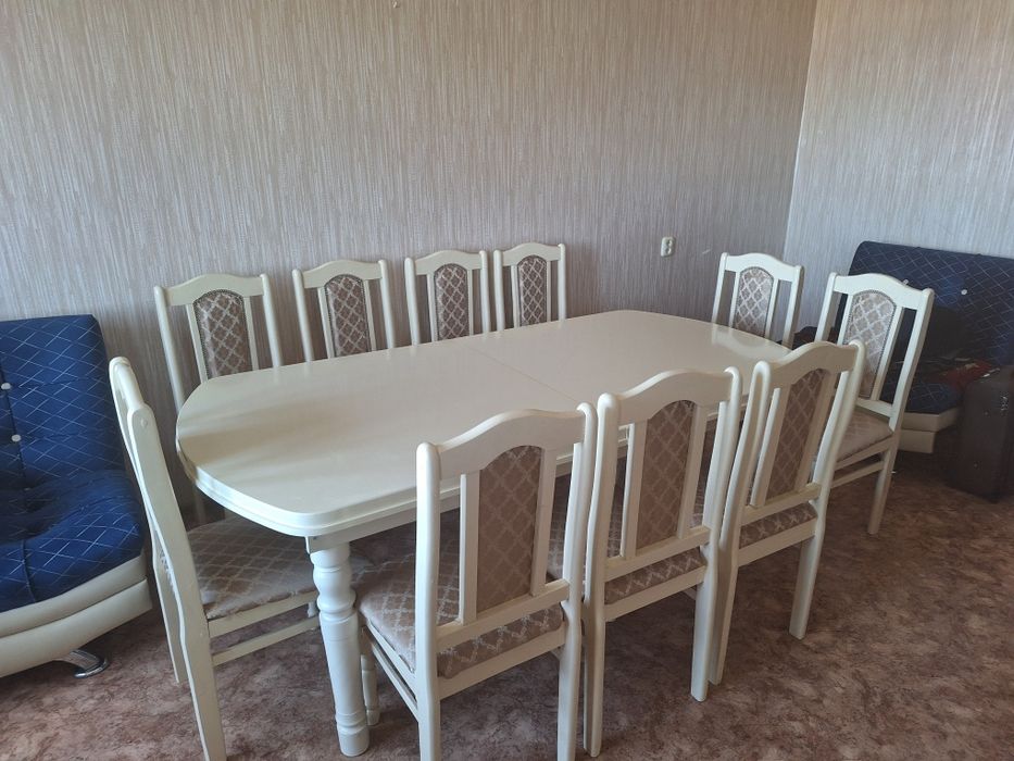 Продаю шкаф, стол и стульев