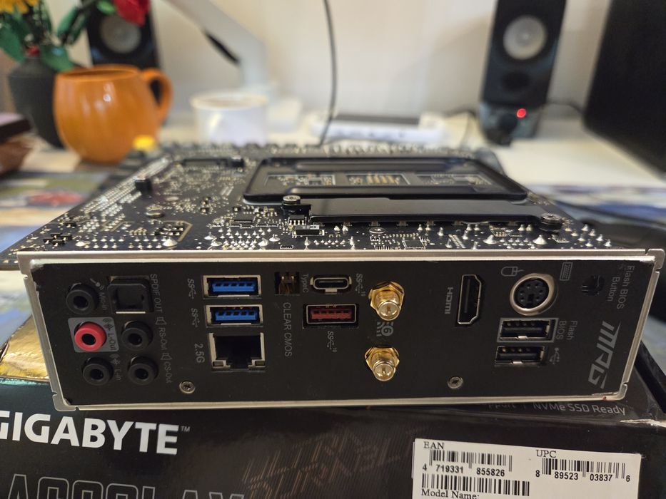 Placa de baza MSI MPG B550i GAMING EDGE WIFI