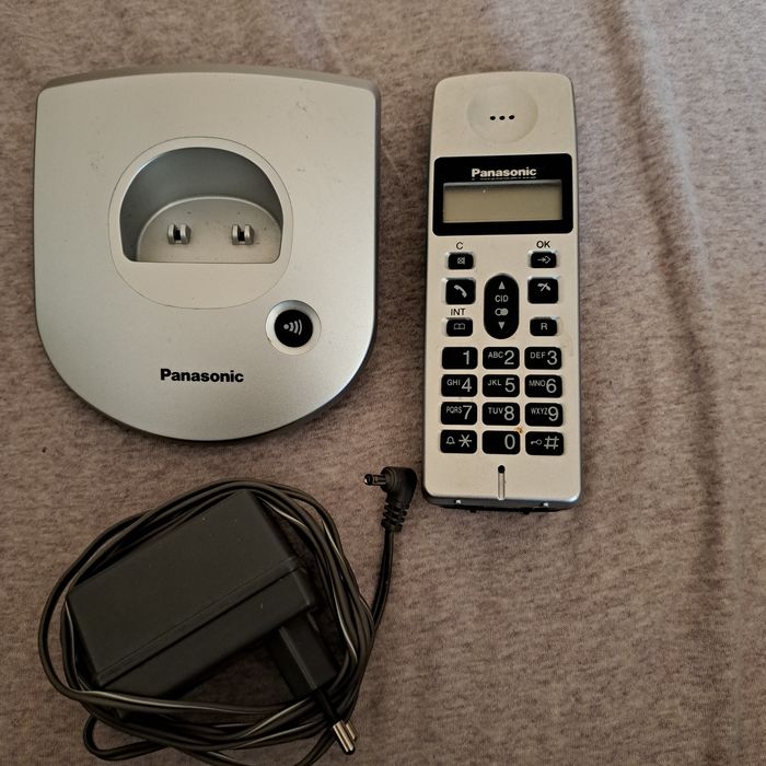 Преносим стационарен телефон PANASONIC