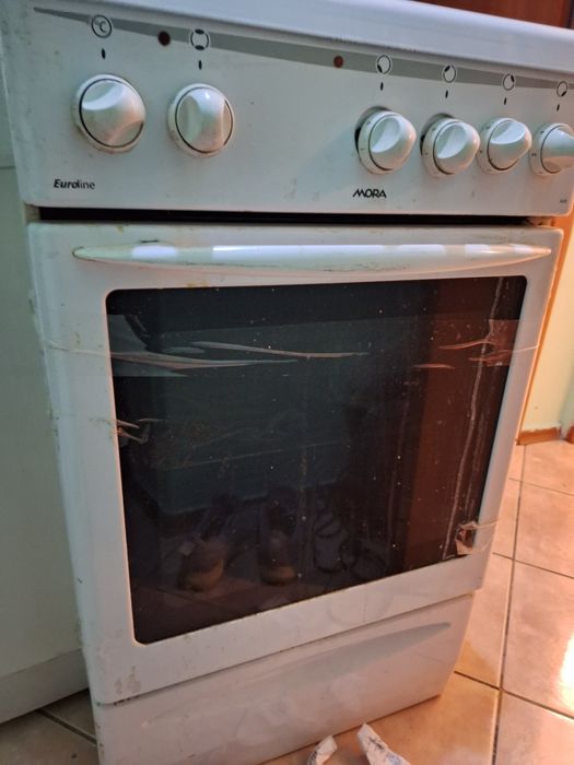 Продаётся  холодильник,стиральная машина и электроплита