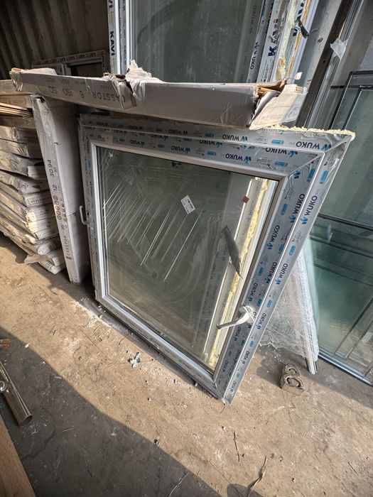 Пластиковые двери и окно