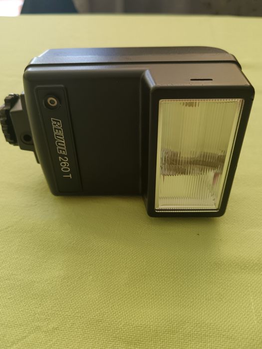 Фотоапарати, светкавици, гривни за преснимане и др.