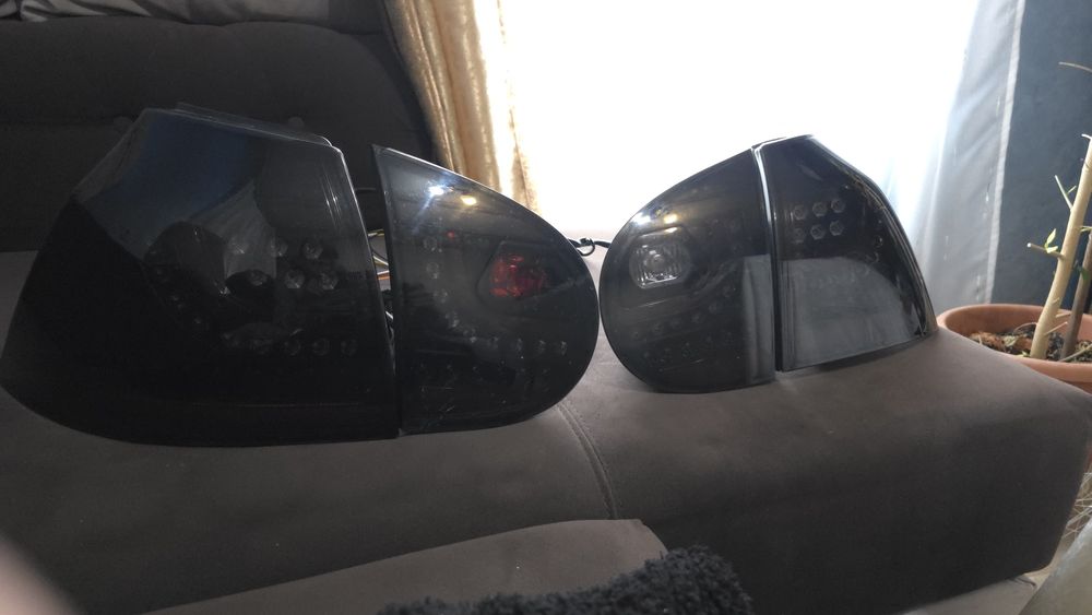 Vând stopuri led golf 5 sau schimb cu skyline sau valeo.