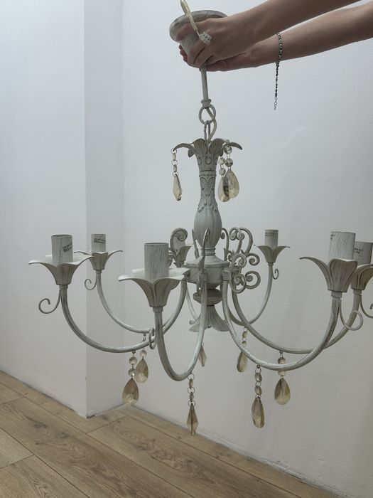 Продам люстру в отличном состоянии