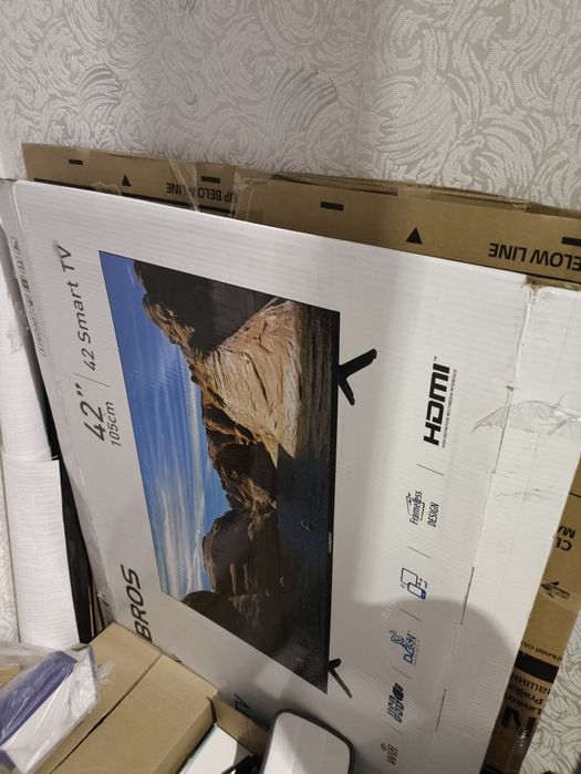 Телевизор Leadbros  105 см черный