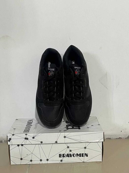 кроссовки Reebok.