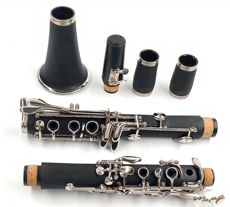 Чисто нов Кларинет Bb . С куфар.