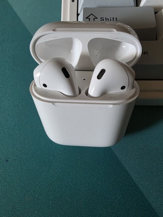 AirPods (2-го) поколения