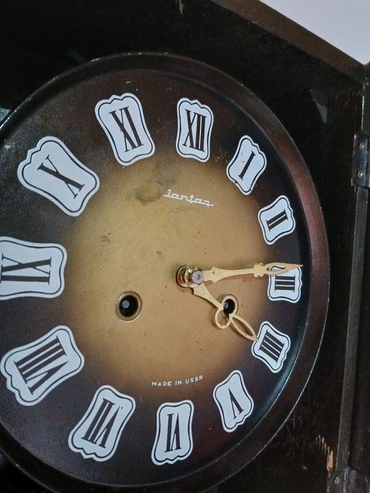 Ceas cu pendul vechi