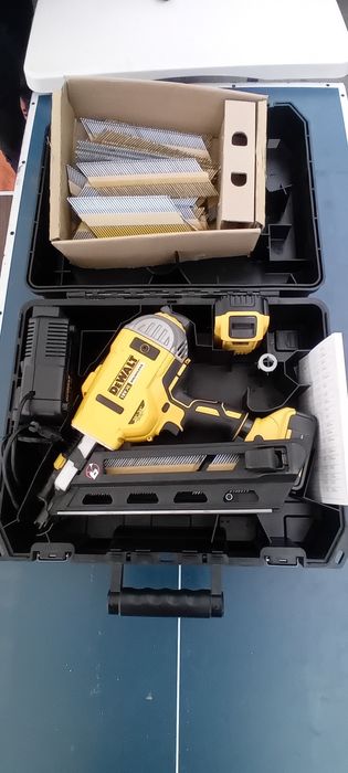 Pistol de cuie dewalt DCN 692