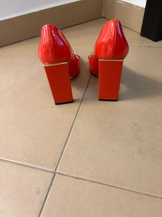 Оригинални дамски обувки Pollini