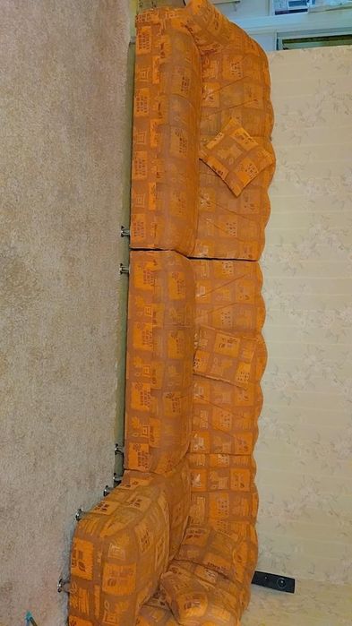 Мягкий диван в гостиную