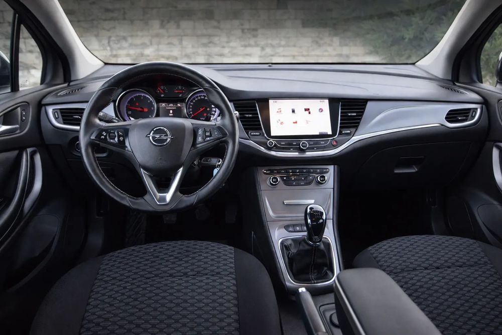 Opel Astra 2017 LED Navigatie Senzor Parcare Scaune  si Volan Incalzit