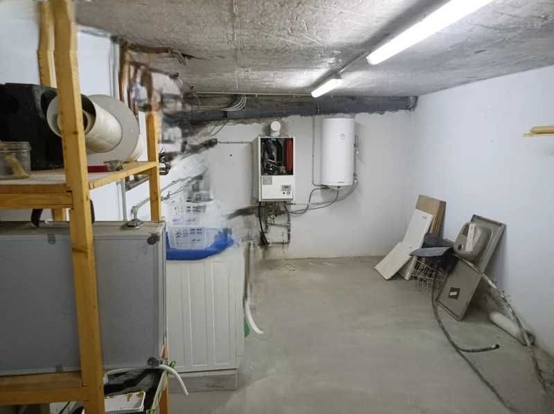 Триетажна къща в Оброчище