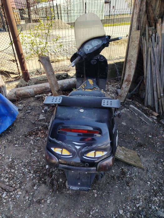 Vând scuter  Piaggio hexagon