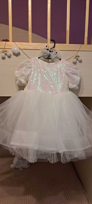 Парти рокля. Подходяща за повод. Размер 4г