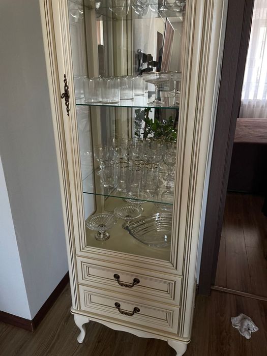 Продам Сервант для посуды