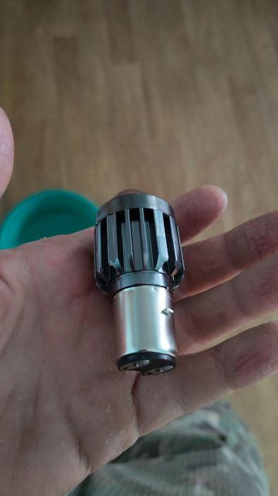 LED лампочка        ,