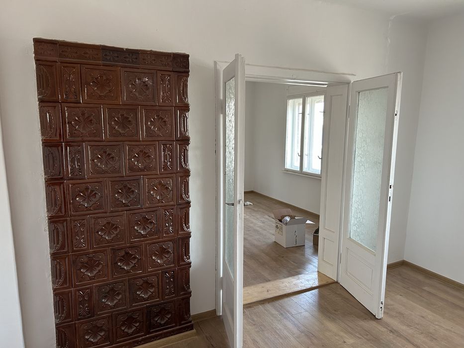 Casă cu etaj în Episcopia – 4 camere, anexe,