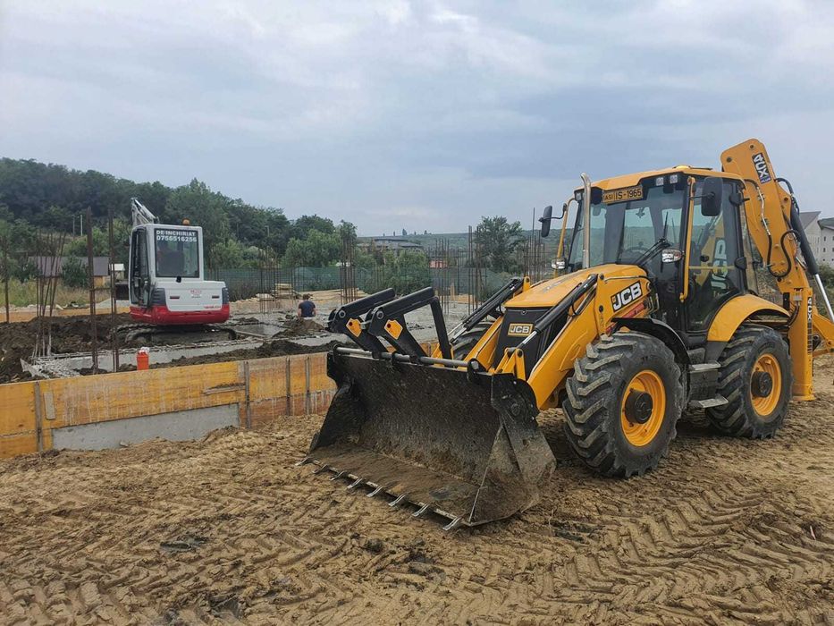 Sapaturi mecanizate cu buldoexcavator in Iasi