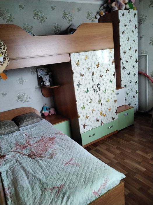 Подростковый гарнитур  в хорошем состоянии