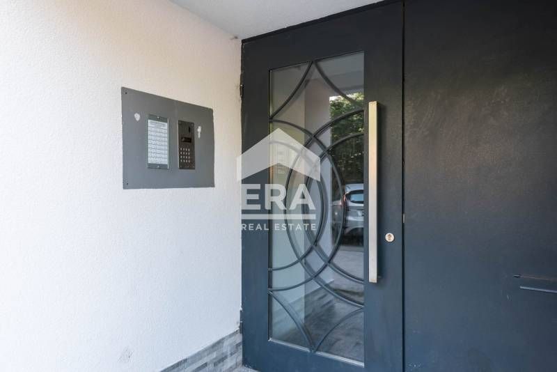 Двустаен, ексклузивен, югоизточен апартамент за продажба, с отделна ку