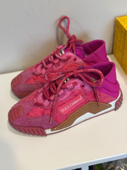 Маратонки Dolce & Gabbana дантела цикламени и други