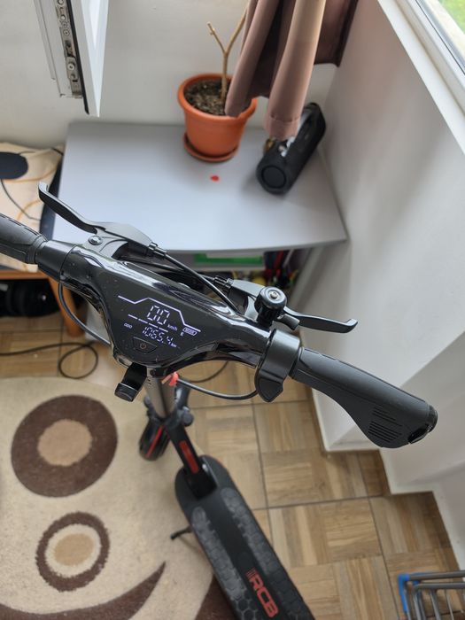 Trotineta electrica RCB, Pliabila,30km/h autonomie 35 km Motor 500W cauciucuri 10 inch pline rezistă până la 150 kg