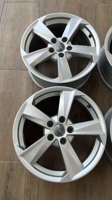 Jante 17 Originale Audi R17 5x112/butuc 57,1 mm/Jenți /Genți/ Aliaj/Aluminium/Audi A3 A4 A6 Q2 Q3