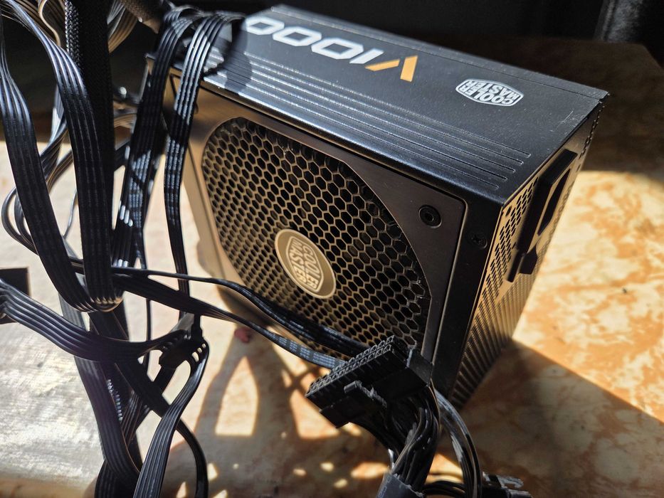 Захранване Cooler Master V1000 и кабели TX/HX серията