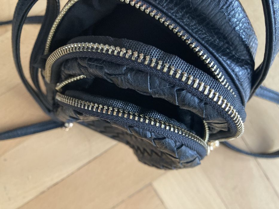 Черна чантичка - нова