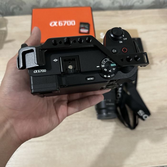 Sony A6700 + 18-135mm Kit + Small rig