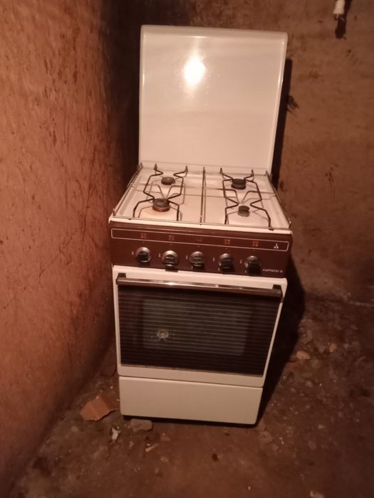 Продам газовую плиту
