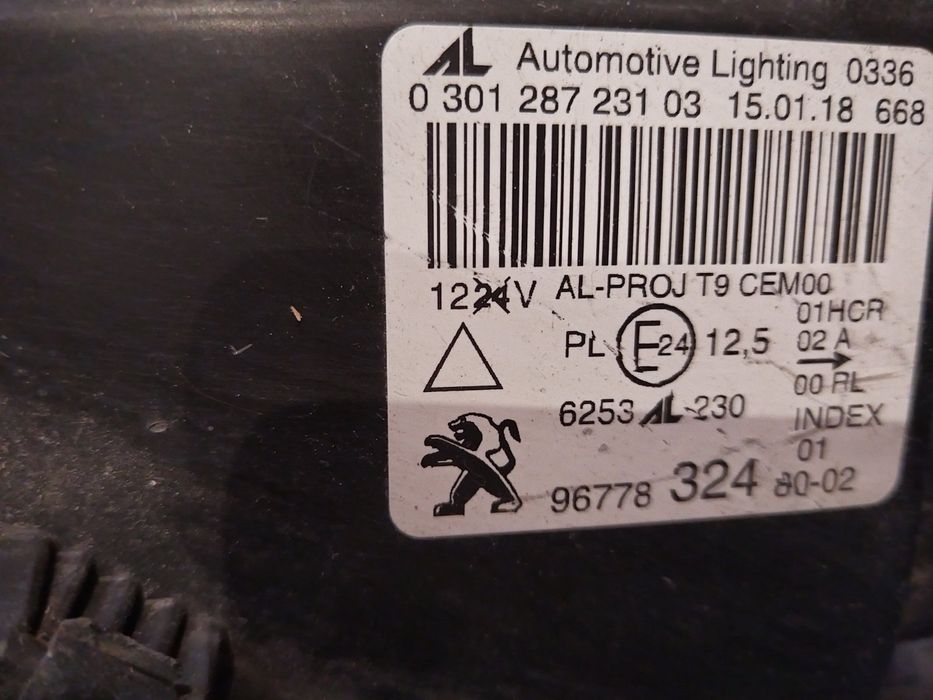 Оригинален фар за Peugeot 308 2013++ full led