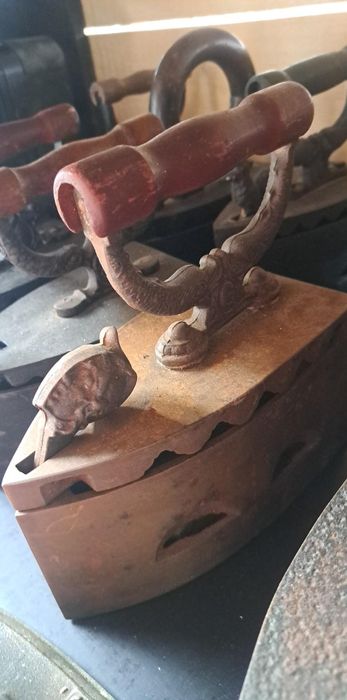 Vând colecție fiare de calcat