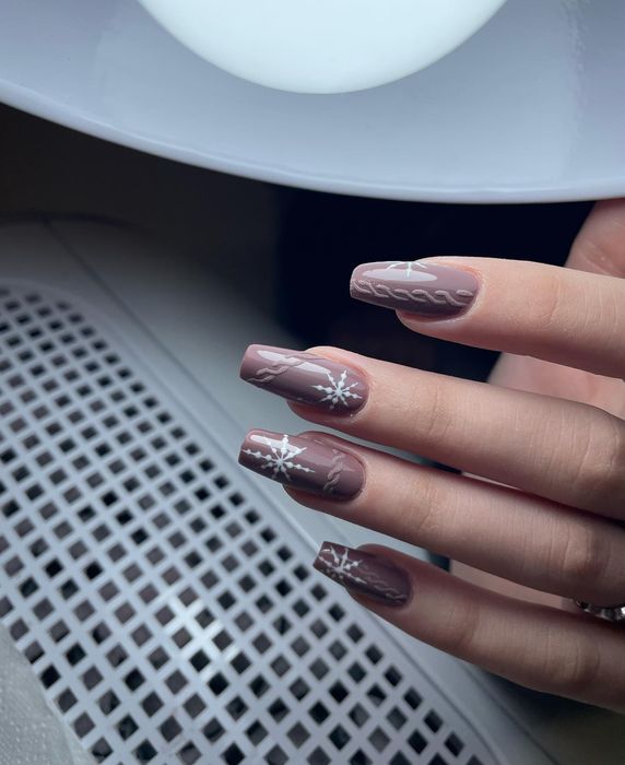 Unghii cu gel si oja semi